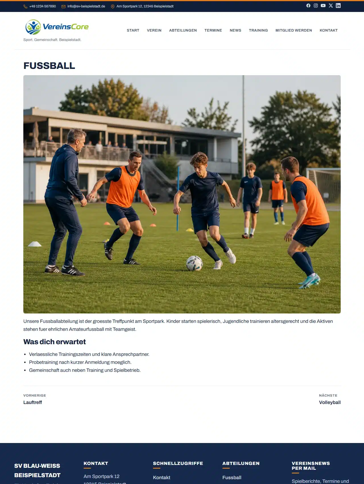VereinsCore – Einzelseite der Abteilung Fußball mit Trainingsfoto, Beschreibung und Liste „Was dich erwartet“